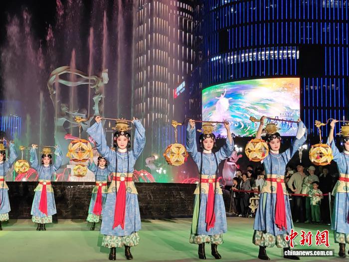 文化观察：浙版昆剧《盛世红妆》如何唱响青春戏曲？