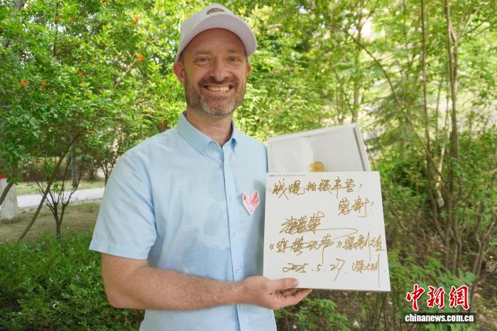 从银幕到竖屏 美国演员在中国逐梦微短剧