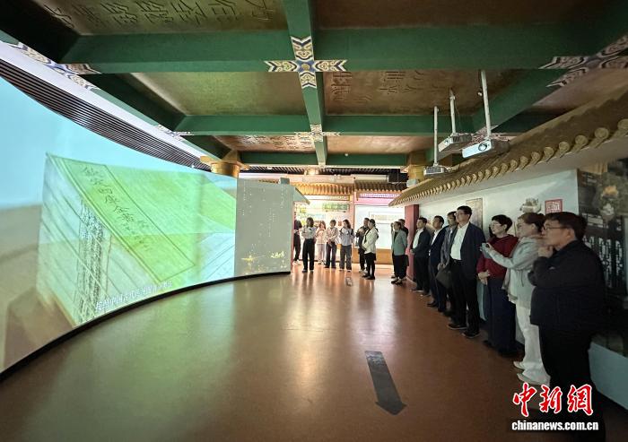 两岸《四库全书》“护书人”兰州