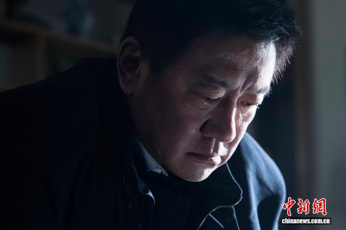 于小镇方圆演绎父子暗战与人性博