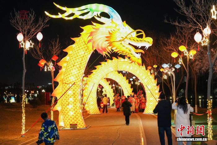 百万民众赴灯宴 宁夏银川海宝福灯会带动消费超千万元