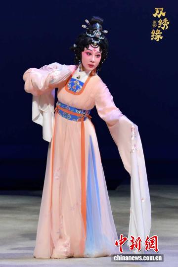 广州粤剧演员李嘉宜摘得第34届上海白玉兰戏剧表演艺术奖主角奖