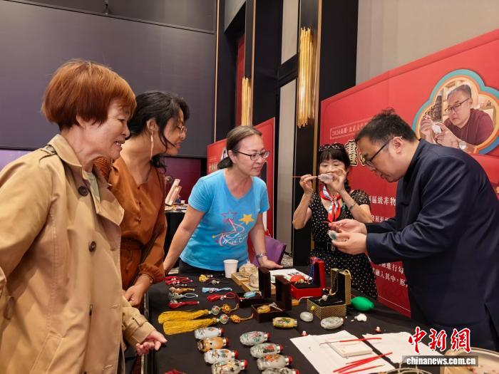 民乐、非遗亮相 京味文化“圈粉