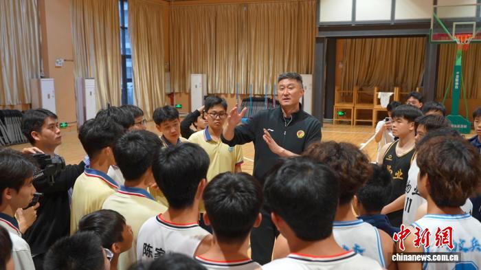 社会力量走进校园  共育全面的