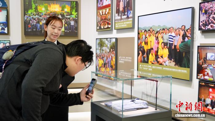 西南大学迎百廿校庆 新建袁隆平