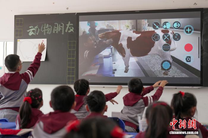 课堂遇上AI：数智技术构建“因材施教”新场景