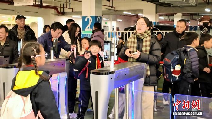 从接送点到育人空间 浙江校园地下车库延伸教育场景