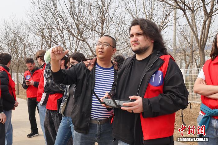 中意飞手田间竞技 留学生在津解锁新视野