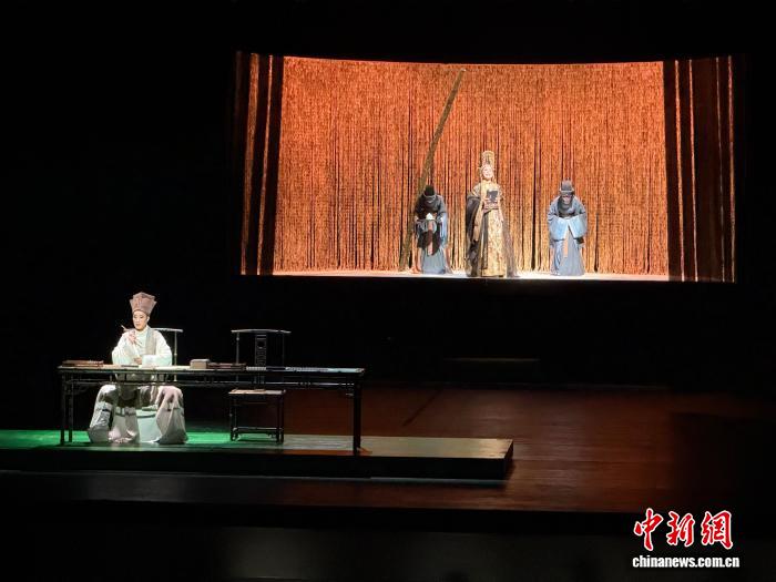 髯口轻垂，越音千年——访越剧表演艺术家茅威涛