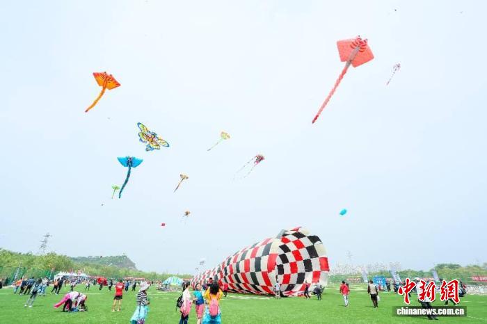 国内外22支风筝代表队竞逐第十四届北京国际风筝节