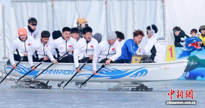 冰上龙舟超级联赛在辽宁朝阳开赛 演绎冰上“速度与激情”