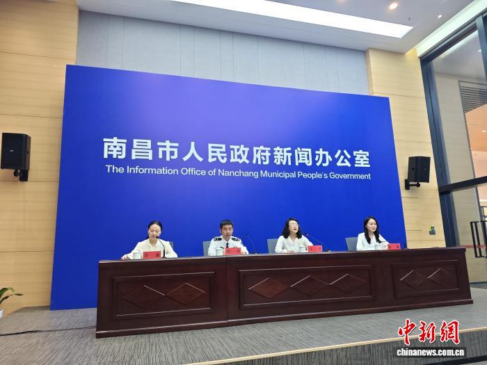 国际龙舟赛激情再燃 江西南昌打