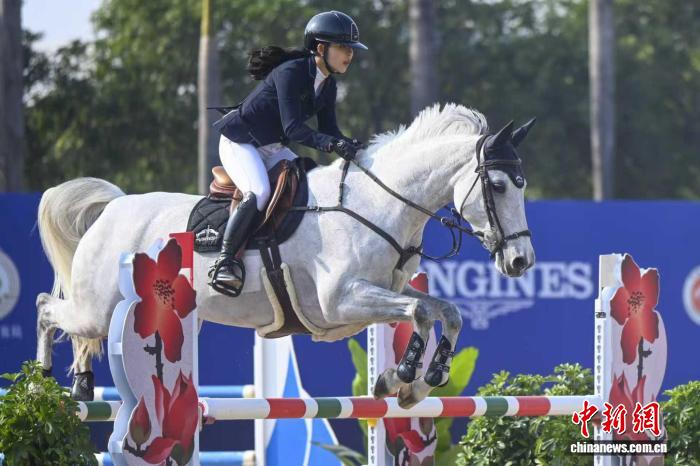 张勇包揽2025年度中国马术场地障碍年终总决赛大奖赛冠军和亚