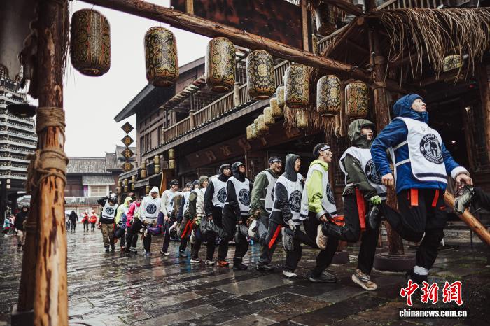 斯巴达勇士24小时飓风赛首登贵州 百位勇士在任务中迎接新年