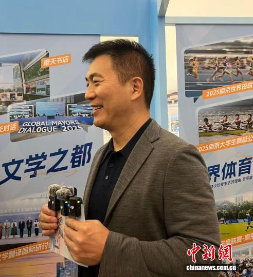 黄健翔现身南京聊体育话题：因地制宜学“苏超”