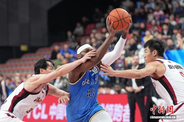 CBA常规赛18轮：北京残阵作战 主场力克浙江