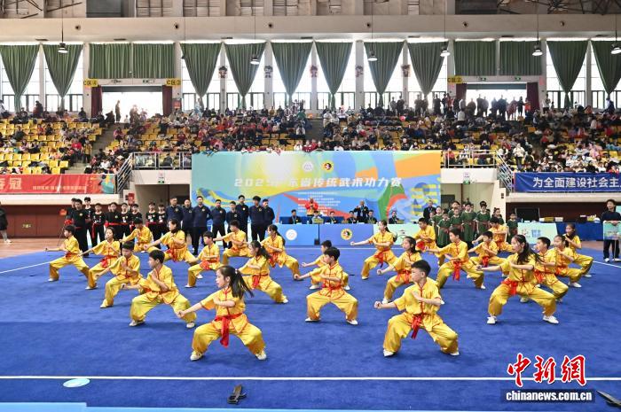 近1500名武术爱好者齐聚佛山“以武会友”