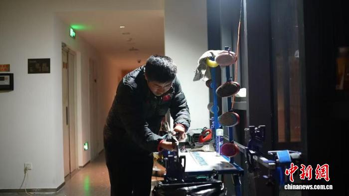 冰雪背后的“无声守护”