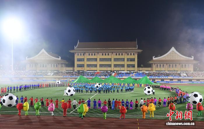 广西“县超”串联文旅商农全链条 “踢”旺烟火气