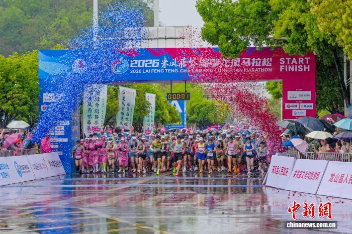 万余名跑者跨省角逐2026湘鄂