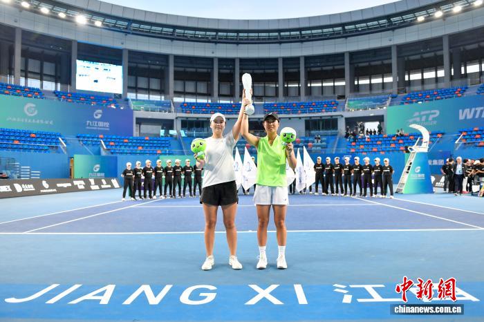 李亚芯/叶秋语组合斩获2026江西网球公开赛女双冠军