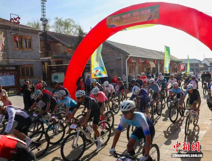 900名骑行选手竞逐炎帝故里山