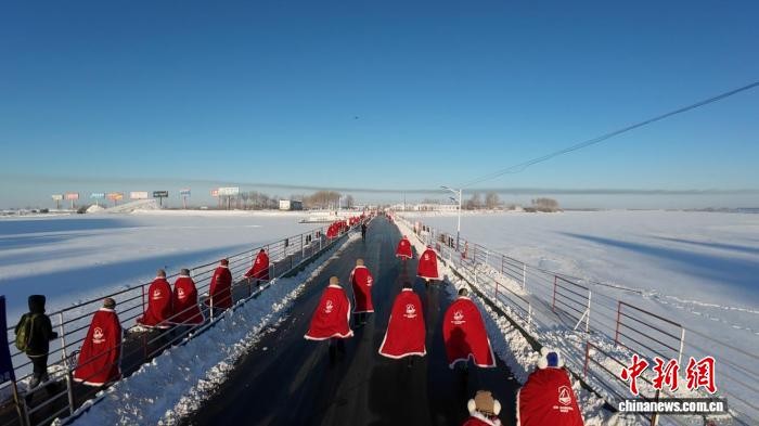 黑河市举办“冰超”黑蒙极寒穿越挑战赛