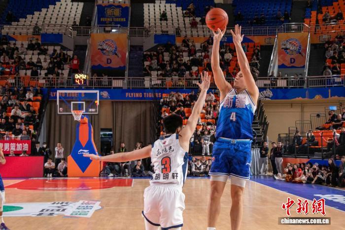 CBA常规赛：新疆男篮主场逆转胜广东