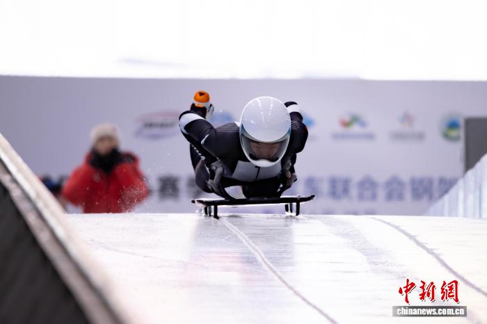 国际雪车联合会钢架雪车亚洲杯延庆站在“雪游龙”开赛