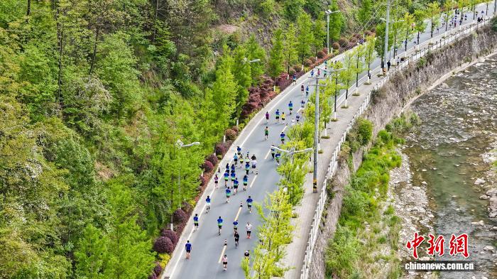 陕西：5000名跑者共赴山水之