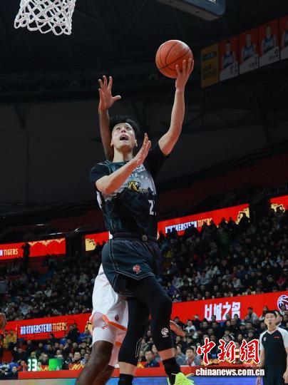 CBA常规赛：吉林男篮外线发力 主场力克江苏