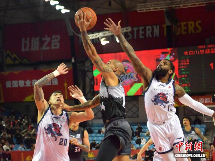 半场领先未能守势 吉林男篮外线低迷不敌山东