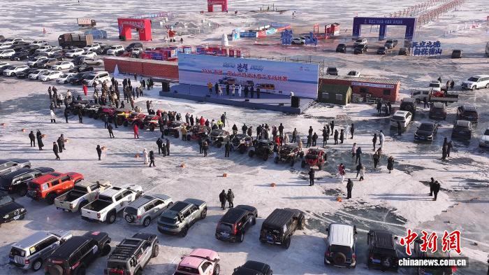 全国180辆赛车齐聚兴凯湖 冰雪汽车场地赛上演极速对决