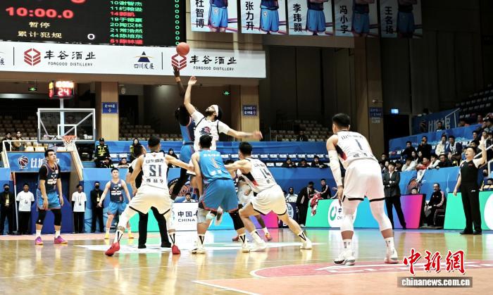 四川男篮83比116惨败山东男篮