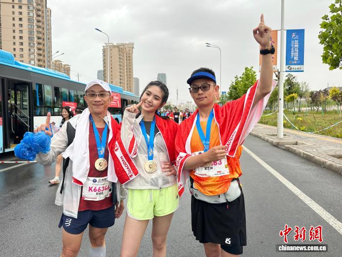 台湾“跑旅团”在兰马：享受跑步