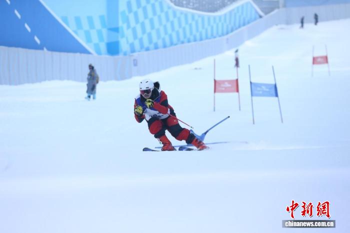 吉林国际高山/单板滑雪挑战赛首次移师室内滑雪场
