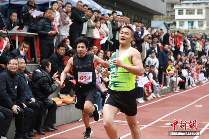 第四十五届巴山路地群众运动会开幕