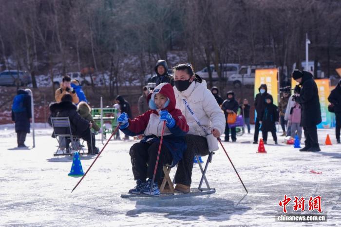 冬奥精神薪火传递 北京延庆玉渡山青少年冰上体验活动启幕