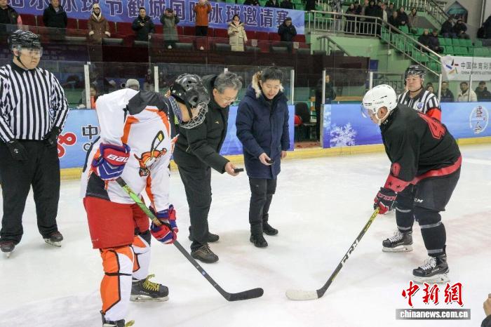 鹤城国际冰球邀请赛在“冰球之城”齐齐哈尔启幕