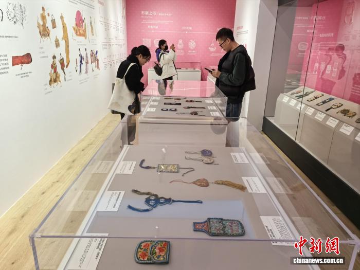 盈握之间现华彩 苏州吴文化博物馆展荷包之美