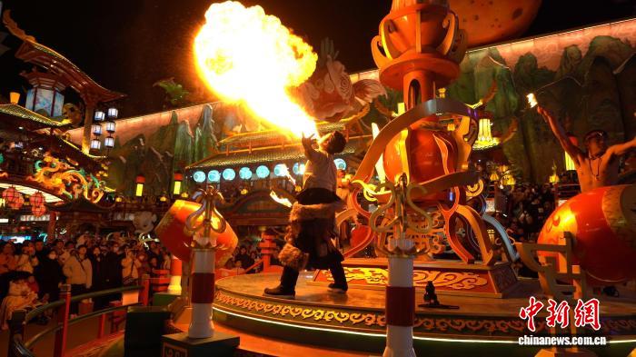 免签“春风”引客来 韩国游客赴华“跨海迎新”