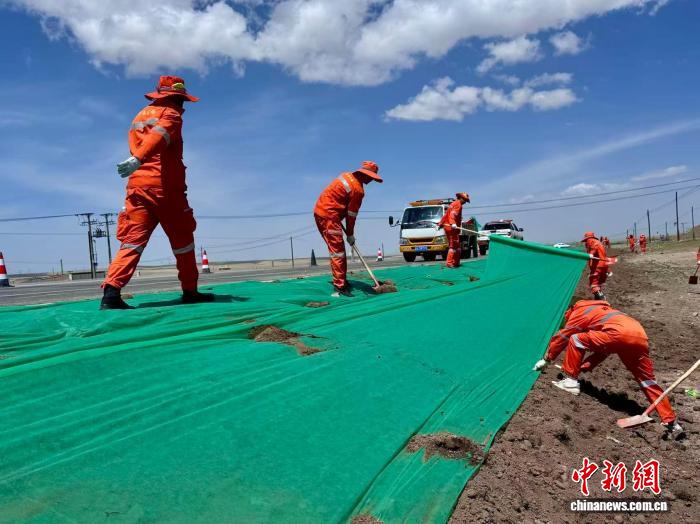 青海推行差异化公路绿色养护 助推文旅产业高质量发展