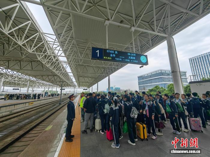 “五一”假期首日浙江完成跨区域人员流动量2604.77万人次