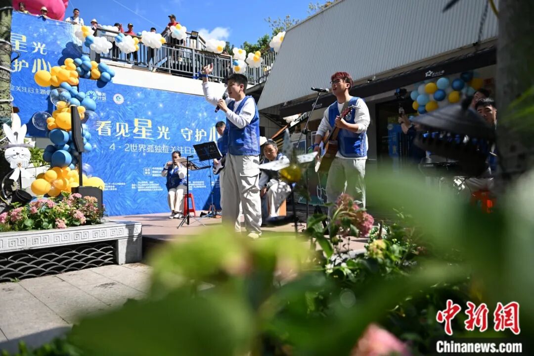 推开这家小店，遇见闪闪发光的“星星少年”