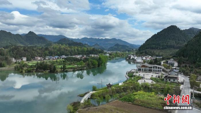 “以工代赈”重庆秀山实践：美了乡村，富了乡亲