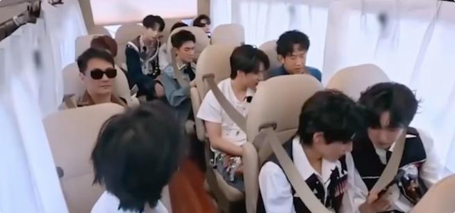 “某综艺节目安全带P图痕迹明显