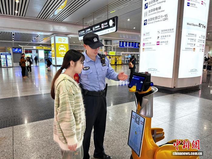 科技赋能智慧守护 杭州铁警织就“五一”出行平安网