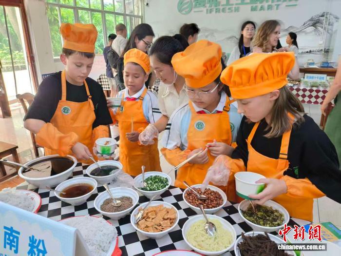 跨文化对话“有滋有味” 美国青少年寻味海南