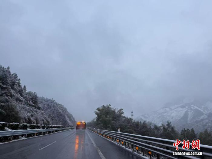浙江高速迎战2026年“初雪” 多措并举护航元旦出行路