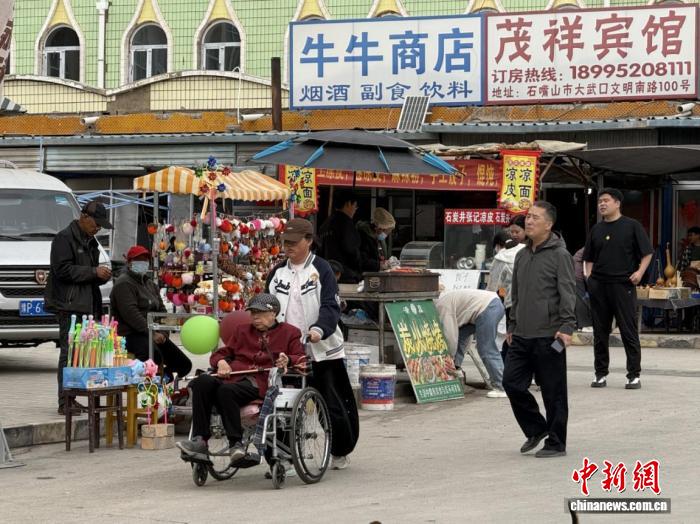 当影视邂逅工矿风情 宁夏石炭井文旅嘉年华点亮老矿区